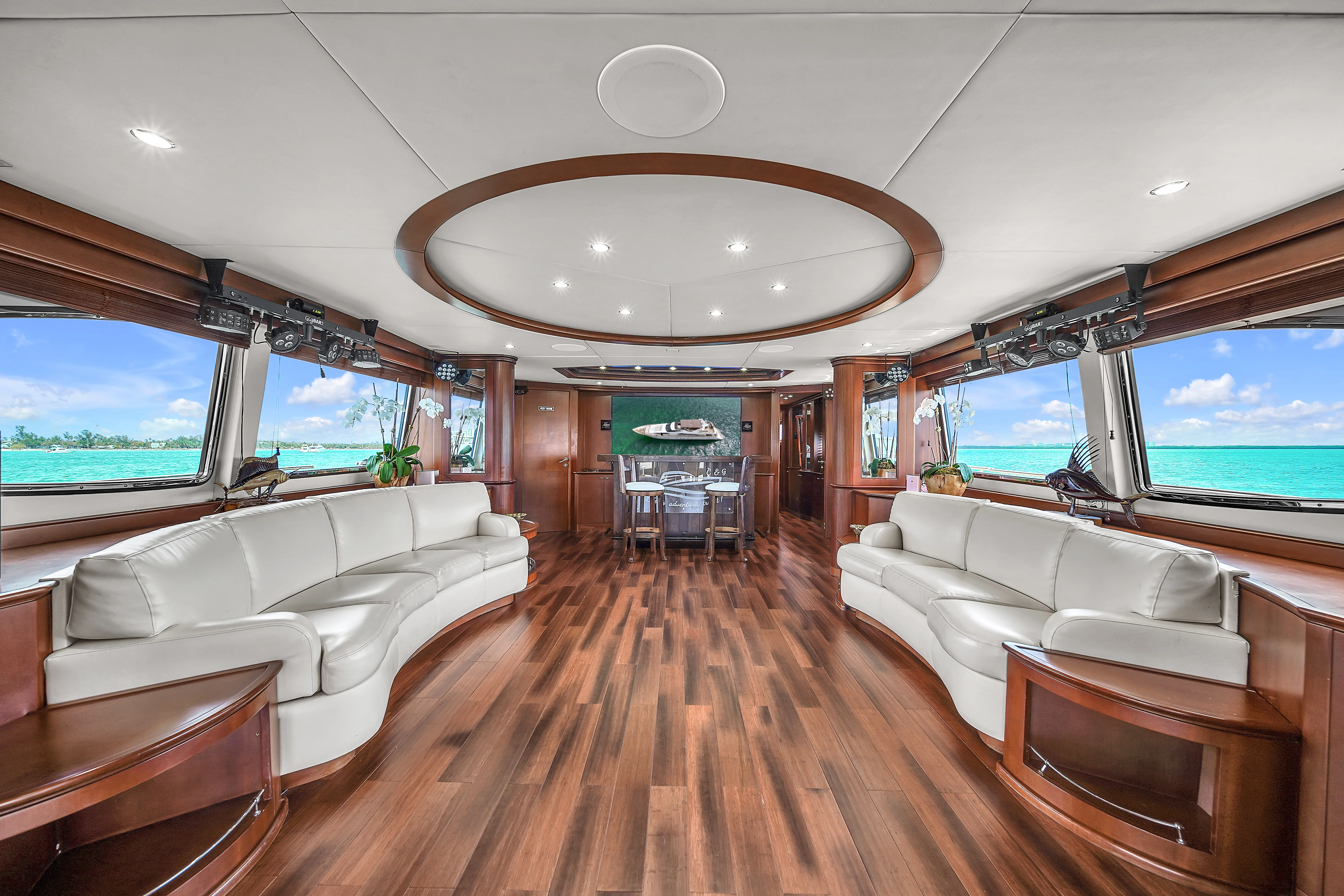 105ft Azimut Daniela guest cabin